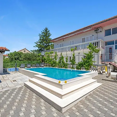 Lovely In With Private Swimming Pool, Be Inside Or Outside Apartment
