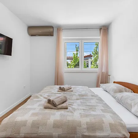 Apartment Lovely In With Private Swimming Pool, Be Inside Or Outside Sibenik