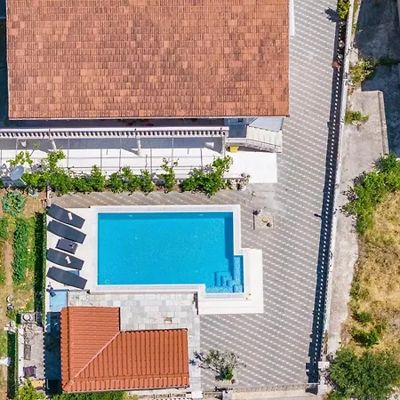 Lovely In With Private Swimming Pool, Be Inside Or Outside Apartment *