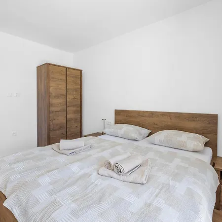 Lovely In With Private Swimming Pool, Be Inside Or Outside Apartment *