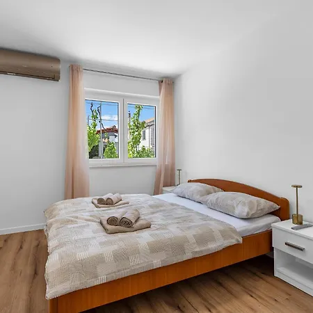 Lovely In With Private Swimming Pool, Be Inside Or Outside Apartment Sibenik