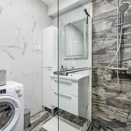 Apartment Lovely In With Private Swimming Pool, Be Inside Or Outside *