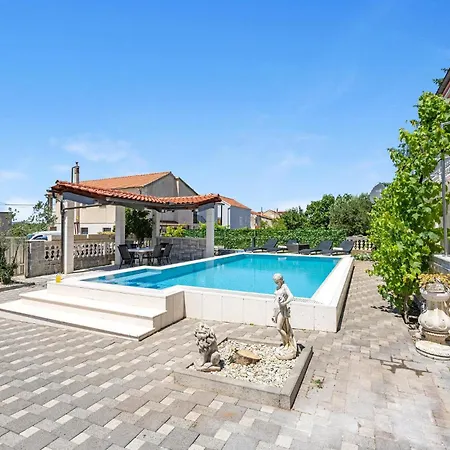 Lovely In With Private Swimming Pool, Be Inside Or Outside Apartment *