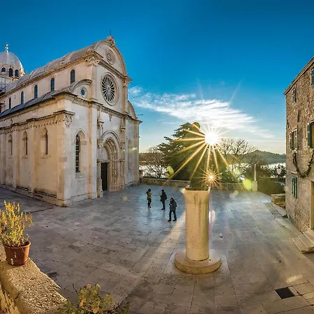 Beautiful In Apartman